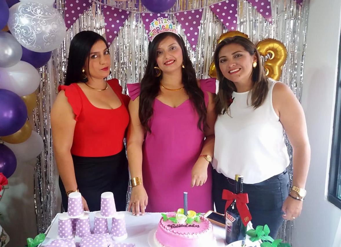 Eliana Cerón Endo, Tatiana Cerón Endo y Mery Cerón.